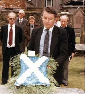 David Steel MP in Lesmahagow Churchyard